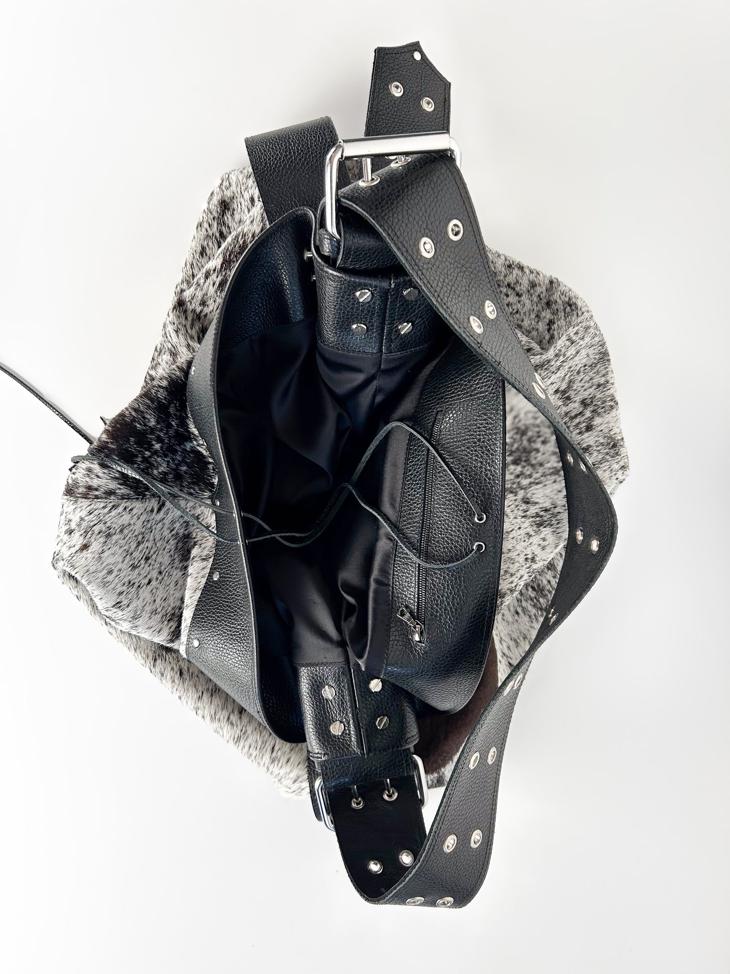 COWHIDE TRAVELLER