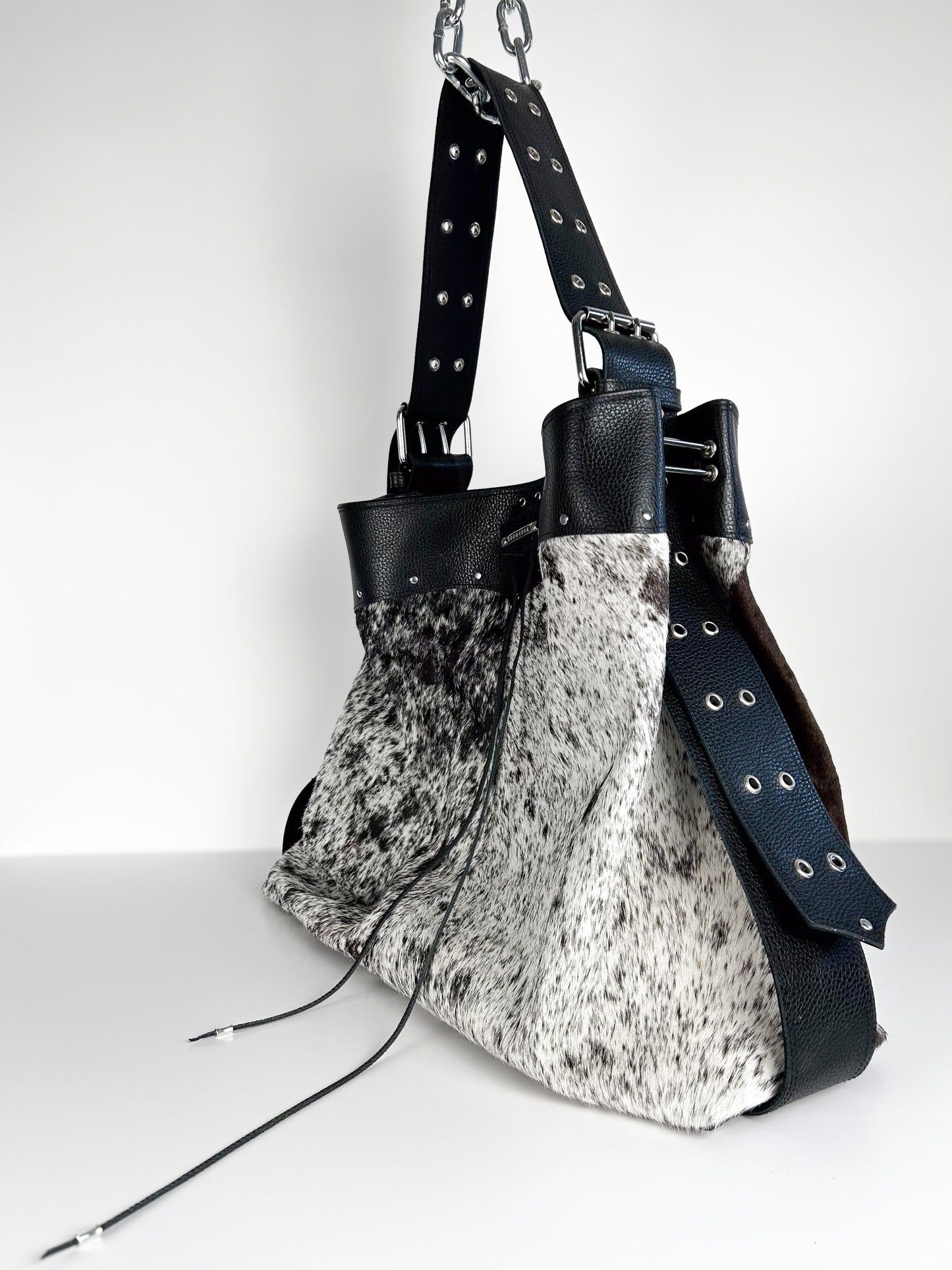 COWHIDE TRAVELLER