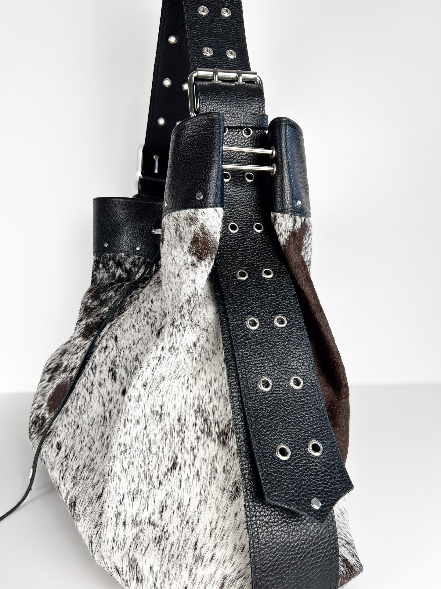COWHIDE TRAVELLER