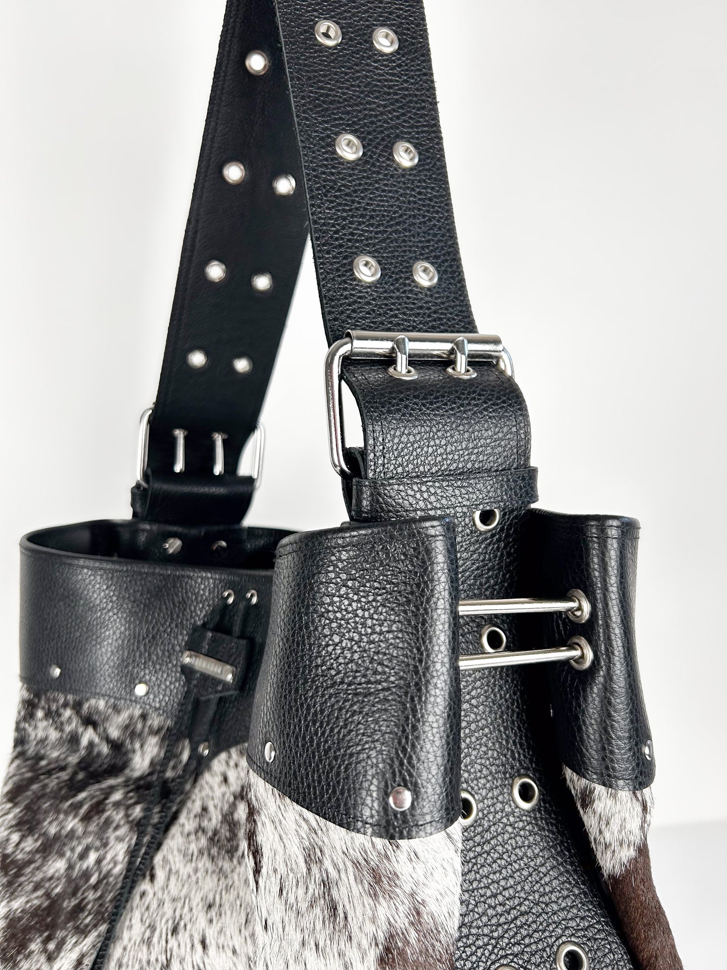 COWHIDE TRAVELLER